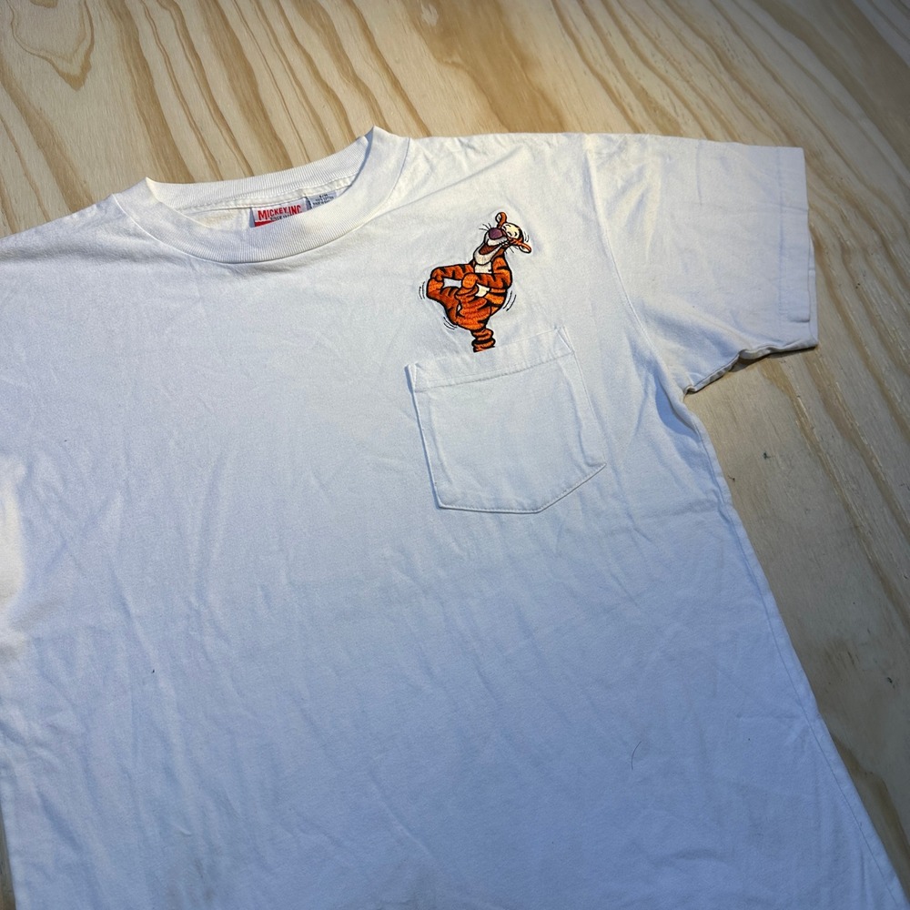 Disney Unisex Vintage Tigger Embroidered Pocket White Graphic Tee Size S/M